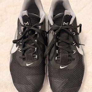 Nike Black and White Athletic Shoes Sleek Design